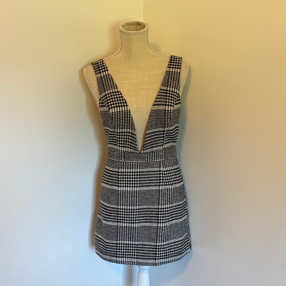 🤍 Forever 21 Contemporary Tweed Plaid Mini Dress — Deep V Neckline 🖤
